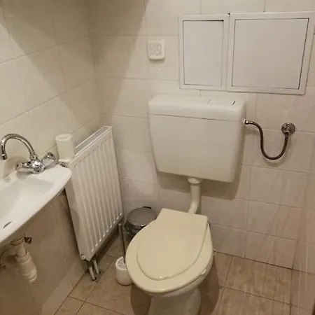 Orczy Forum With Free Parking *