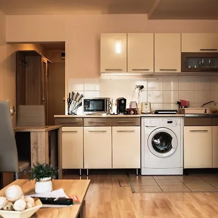 Orczy Forum With Free Parking